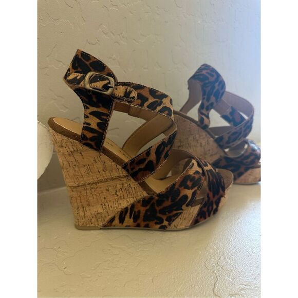 Chinese Laundry Cheetah Wedge - Picture 4 of 11